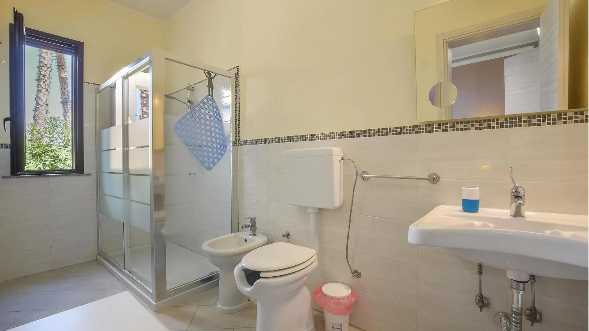 5 Bedroom Gorgeous Home In Brucoli 0*,