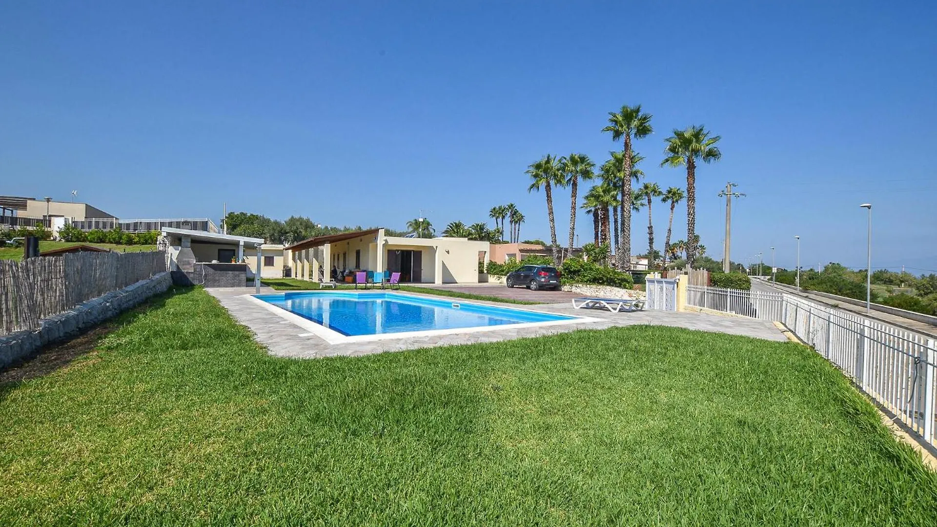5 Bedroom Gorgeous Home In Brucoli